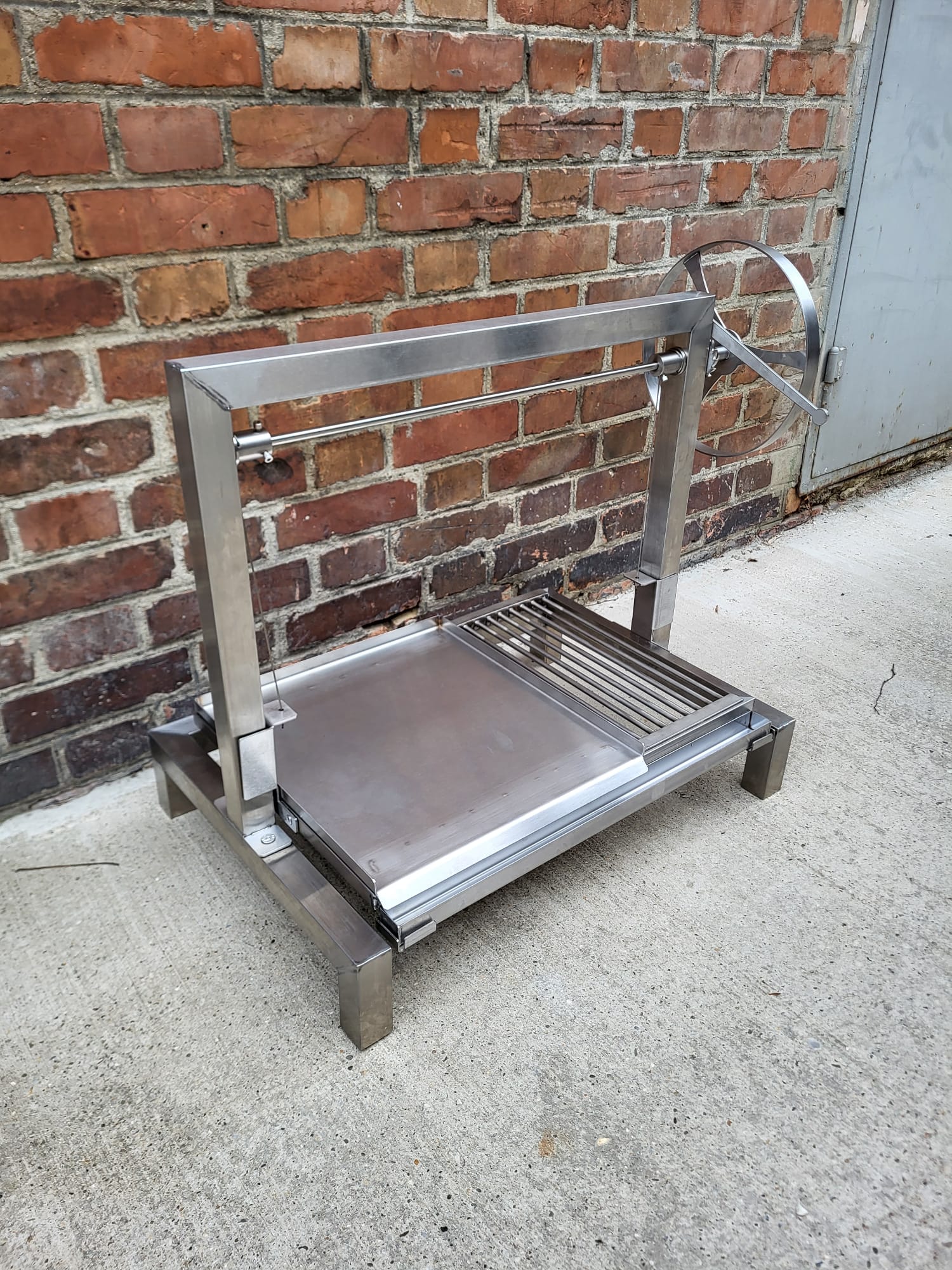 massgefertigter-holzkohlegrill-austria