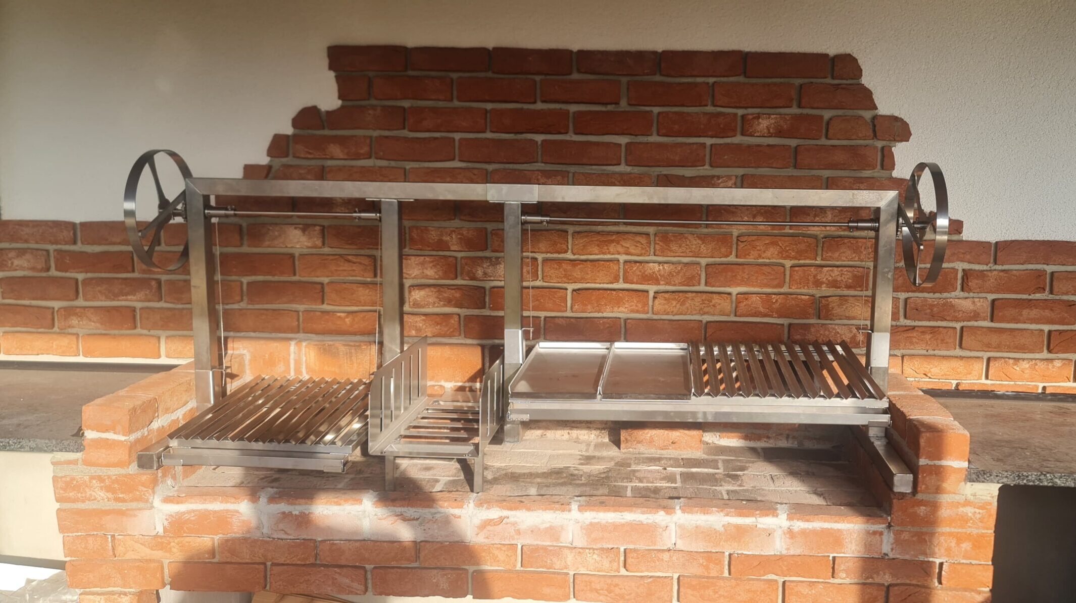 Doppel Argentinischer Asado Grill mit Lücke aus 100% Edelstahl